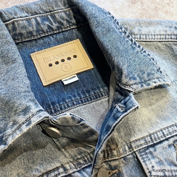 NEW BLANK NYC Denim Jean Jacket Frayed Hem Distressed Light Wash Blue Small - Picture 6 of 9